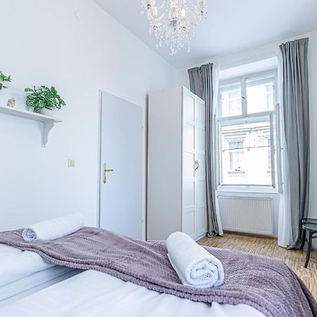 Superior 2Br Apartment - Perfect For Longstays Wina Bagian luar foto