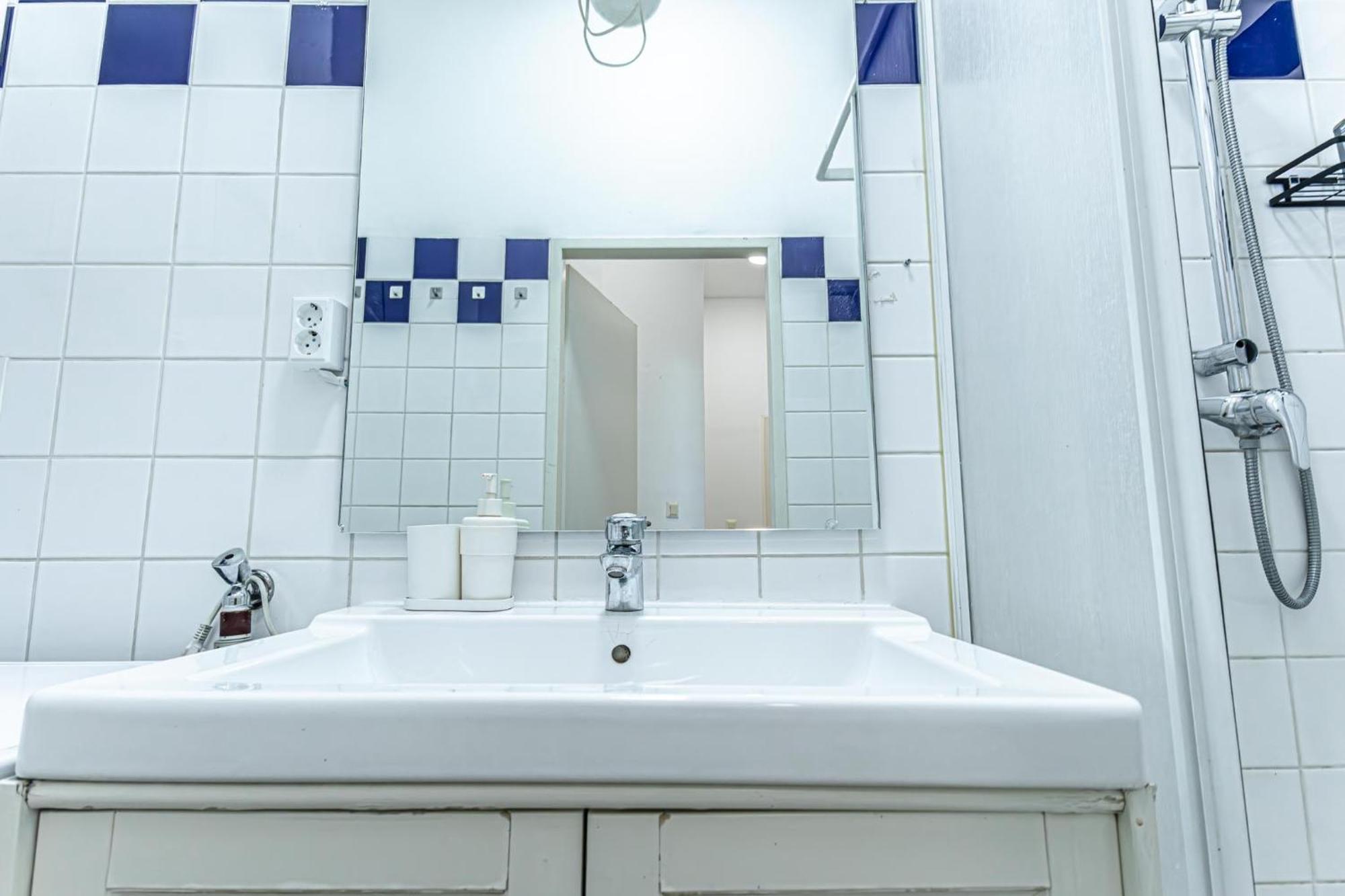 Superior 2Br Apartment - Perfect For Longstays Wina Bagian luar foto