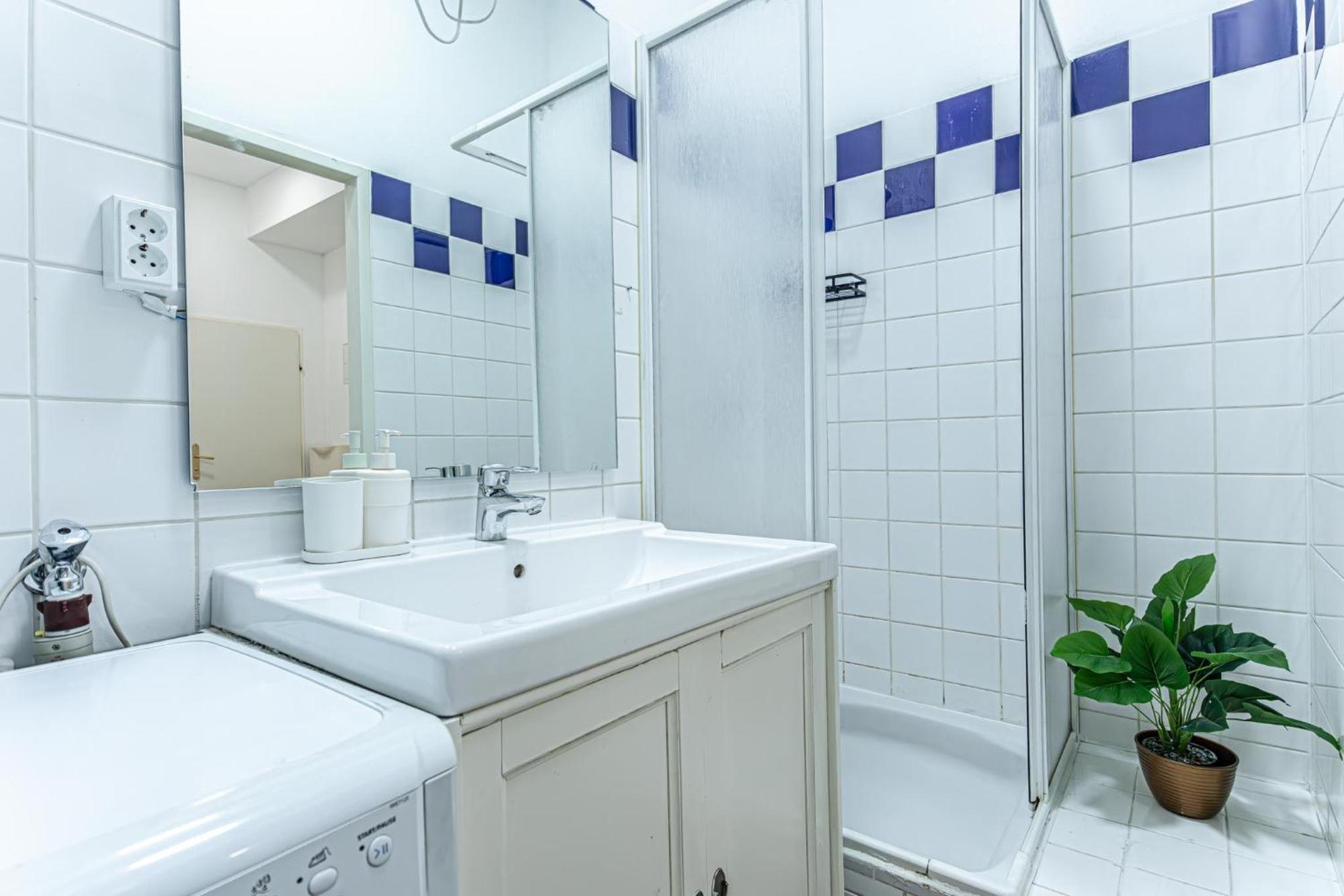 Superior 2Br Apartment - Perfect For Longstays Wina Bagian luar foto