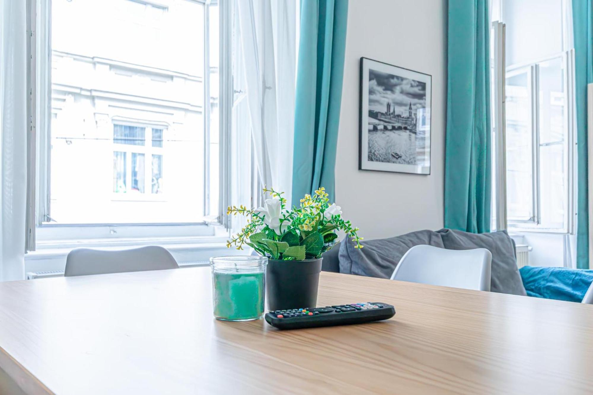 Superior 2Br Apartment - Perfect For Longstays Wina Bagian luar foto